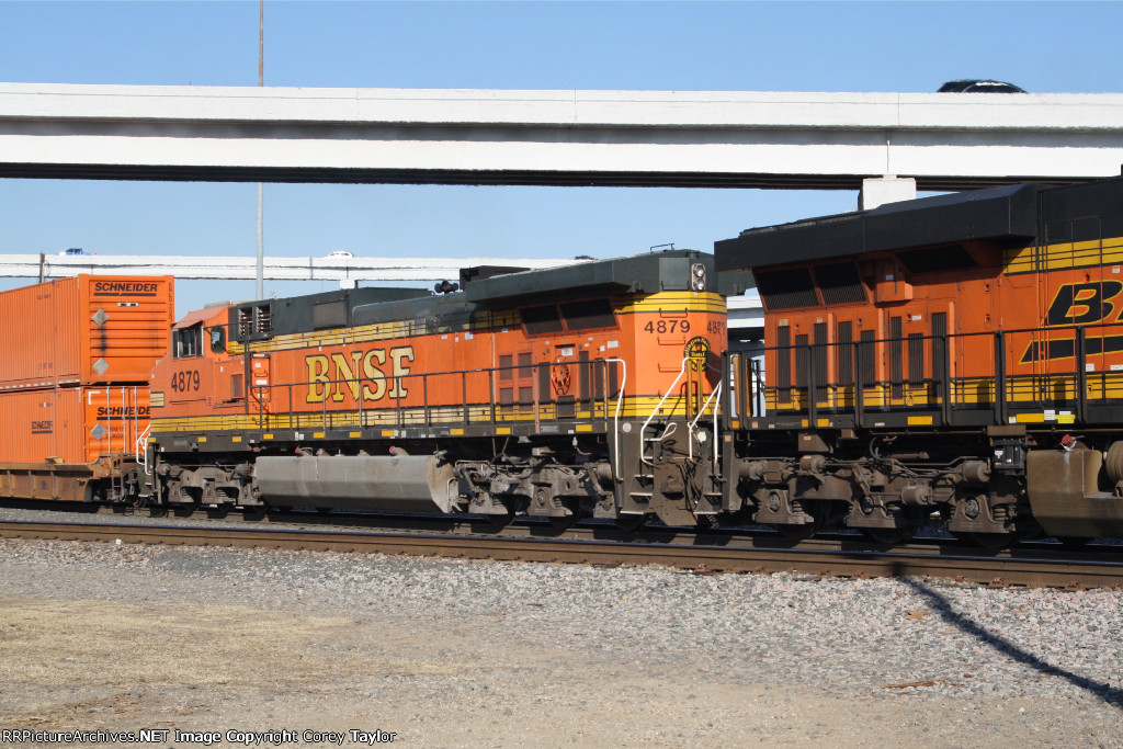 BNSF 4879